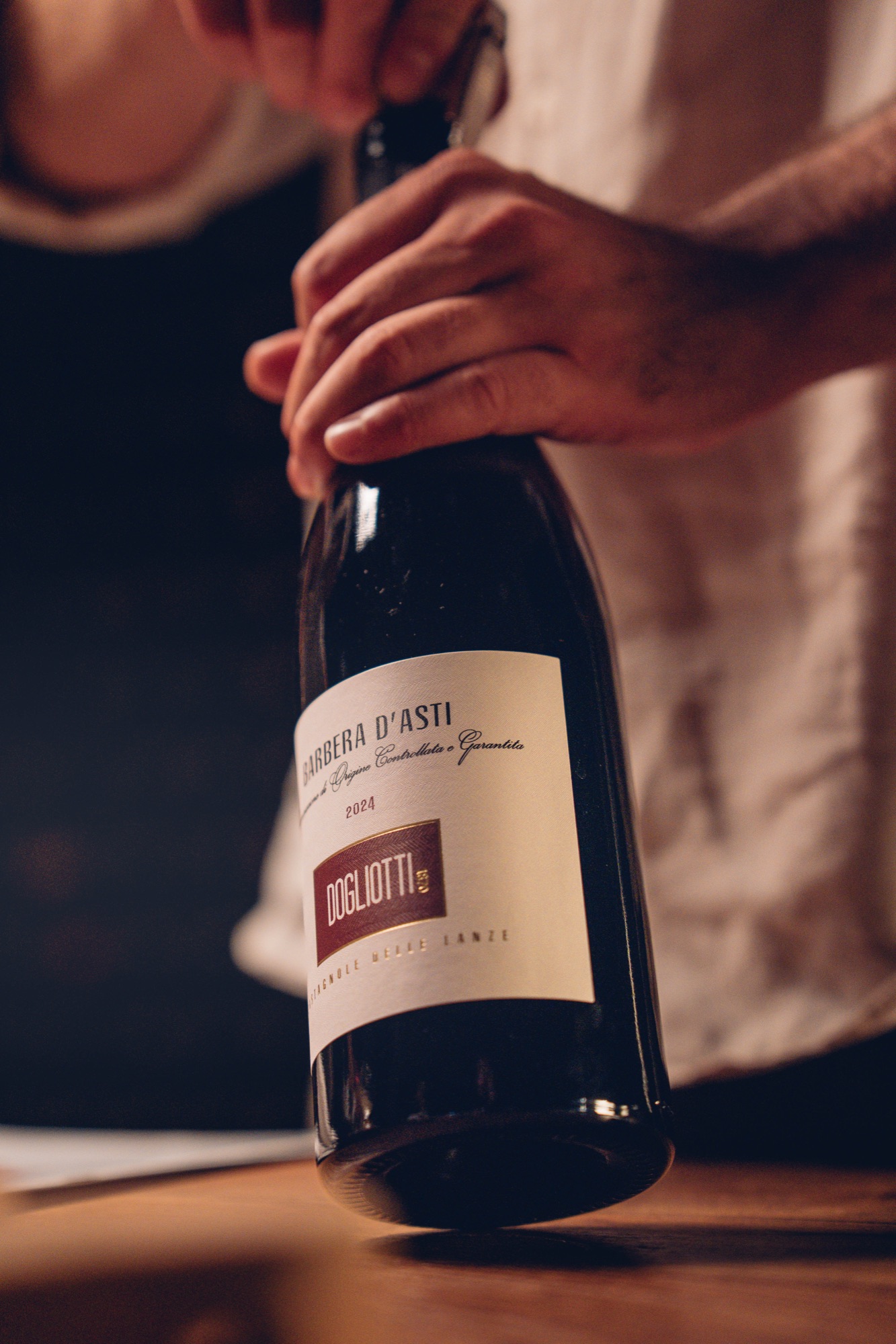 Bottiglia di Barbera d'Asti Dogliotti1870 appena stappata