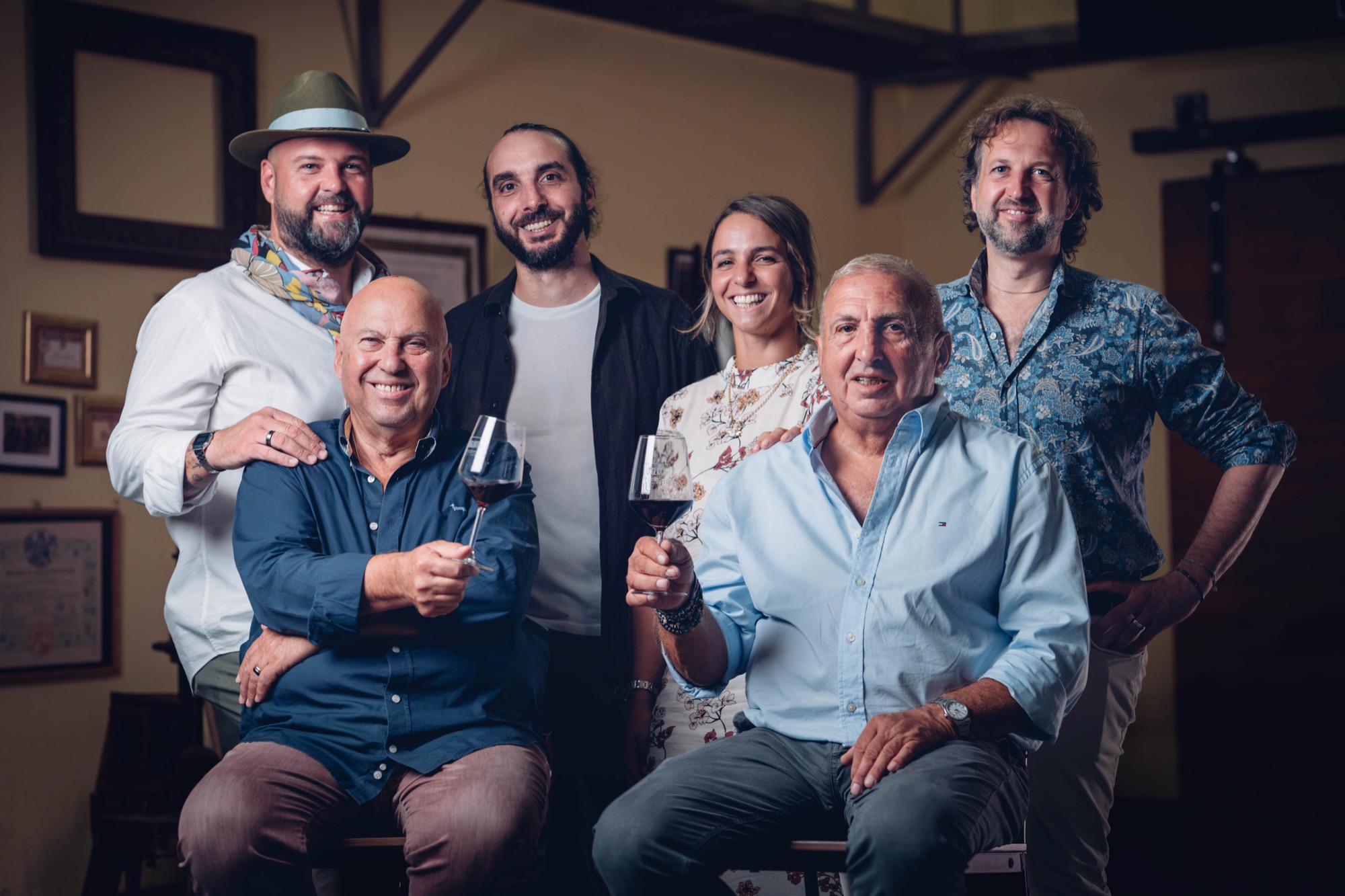 La famiglia Dogliotti insieme in cantina