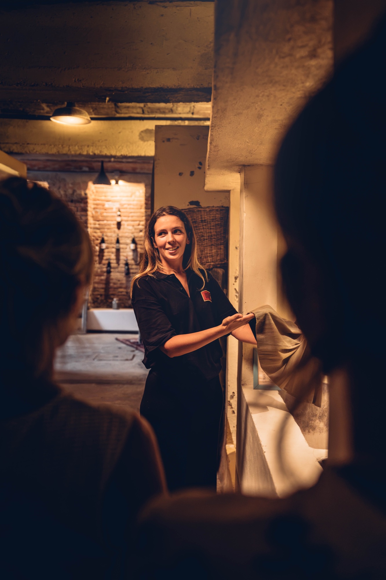 Visita guidata tra le botti della cantina storica Dogliotti1870
